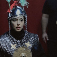 سحر حق شناس در نمایش هملت ؛ طراح و کارگردان علی بوریان - Sahar Haghshenas in the play Hamlet; written and directed by Ali Boorian
play Hamlet; written and directed by Ali Boorian
The play Hamlet by the Namay-e Nazdik Theater Group has been selected among 42 works from various countries. These performances will take place from October 16 to 26, 2025, in the city of Ankara. Hamlet will be staged on October 22 at 8:00 p.m. in the Yılmaz Güney Hall.

The festival, held under the theme “Theater and the City,” is organized in collaboration with the Center for Art, Culture, and Migration Activities (KOSAGEM) and several municipalities of Ankara. The aim of this event is to promote theater as a means of dialogue and cultural exchange within the urban space.

The Namay-e Nazdik Group will participate in the festival with its production of Hamlet, which combines elements of traditional Iranian theater—such as Ta’zieh and Pardeh-khani—with Shakespeare’s classic text. This participation offers an exceptional opportunity to present Iranian art and culture on an international stage.